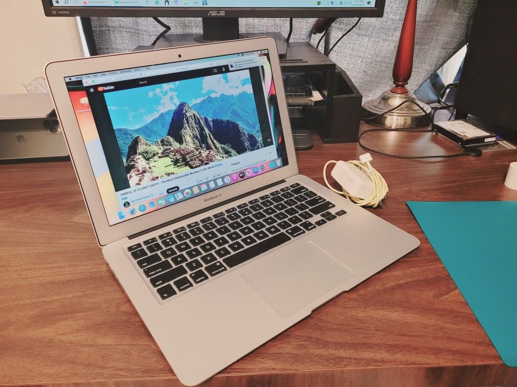 Apple MacBook Air. Core i5, Microsoft Office, 12