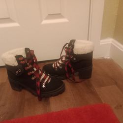 Black Boots With Red Laces Wool On Top Of Heel Size 8