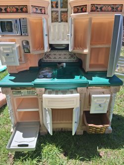 Play kitchen
