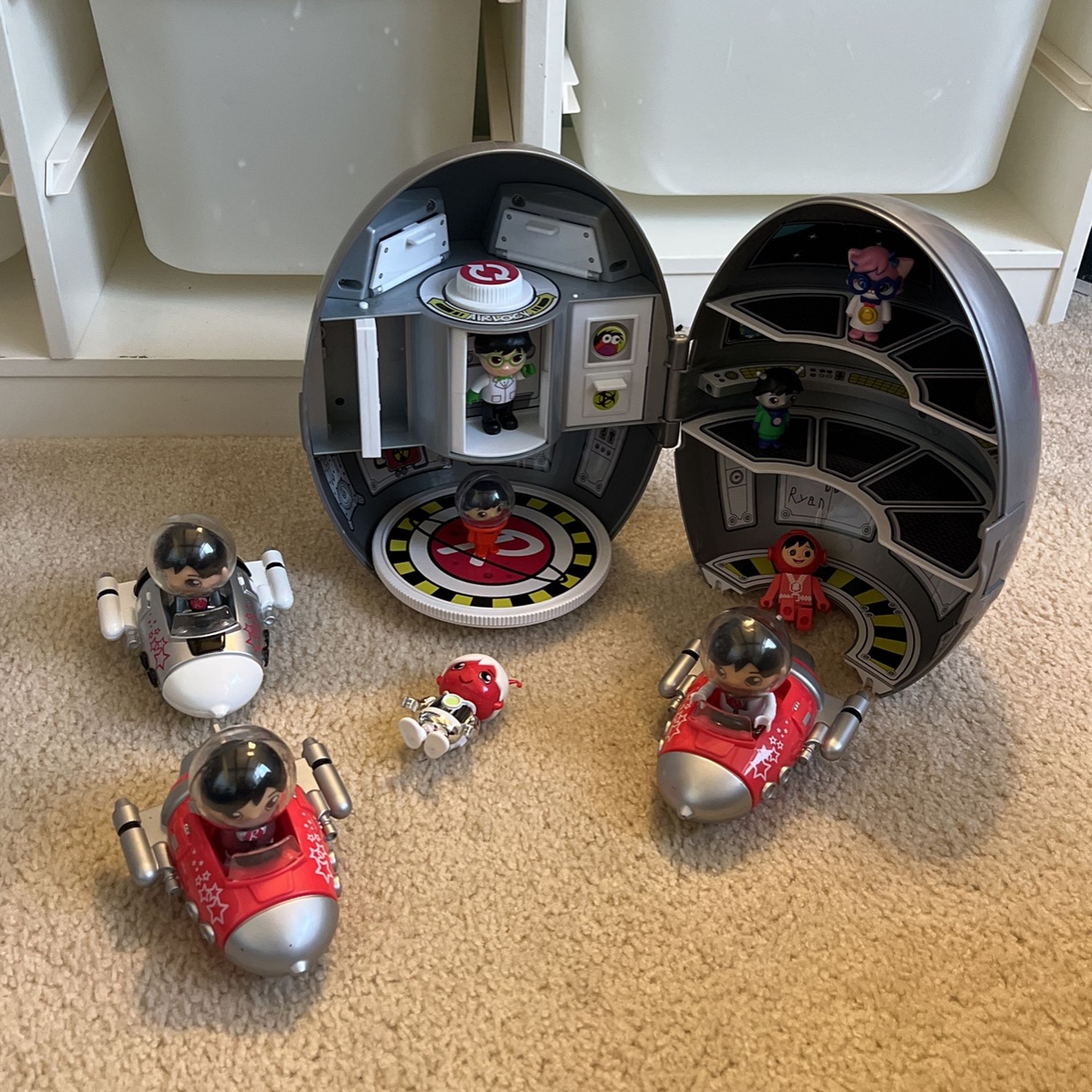 Ryan’s World Space Surprise Egg And Figurines
