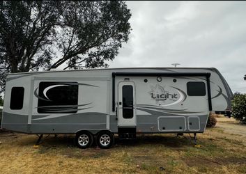 2016 Highland Ridge Open Range Light 318RLS Fifth Wheel