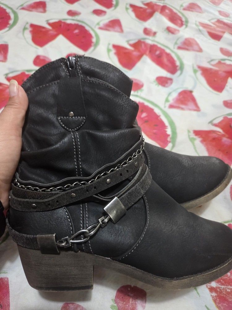 Boots Size 7
