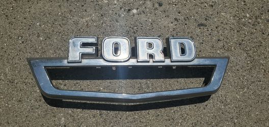 Vintage Ford Insignia