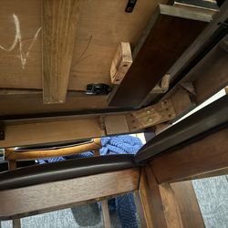 Expandable sturdy wood table