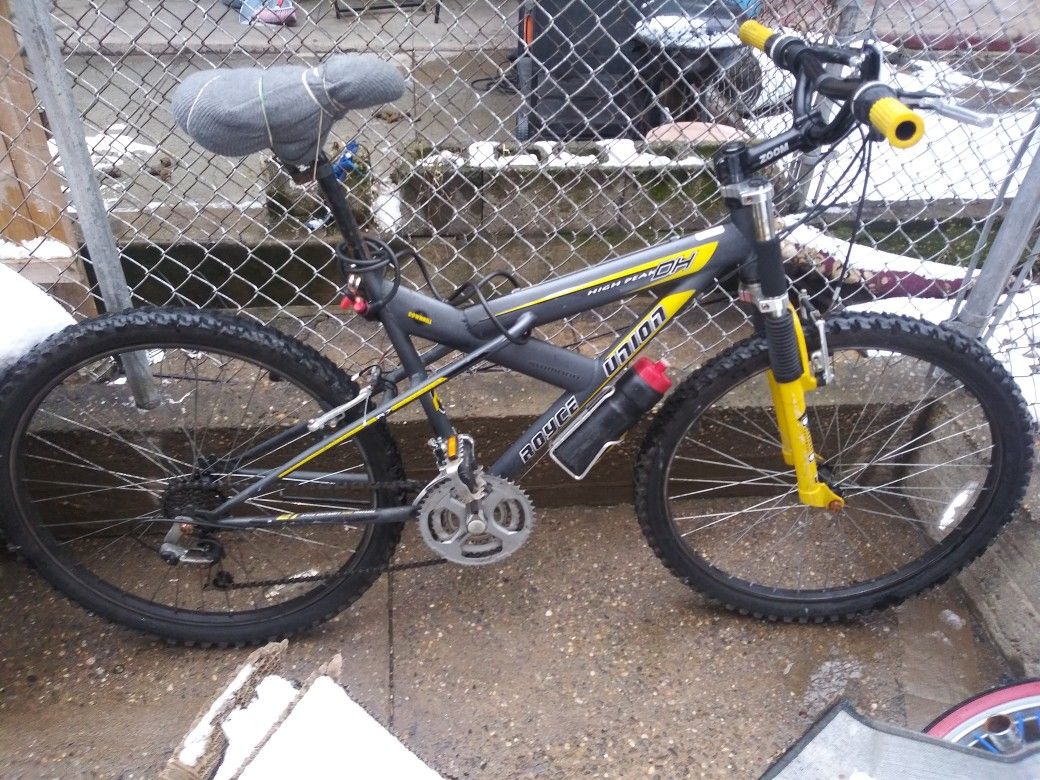 Royce union Humvee 700 mountain bike for Sale in Philadelphia PA