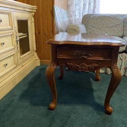 SOLID OAK END TABLE