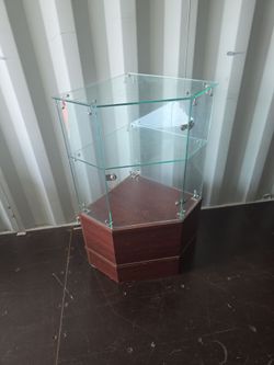Locking Glass Corner Filler 38"h x 18" x 18"