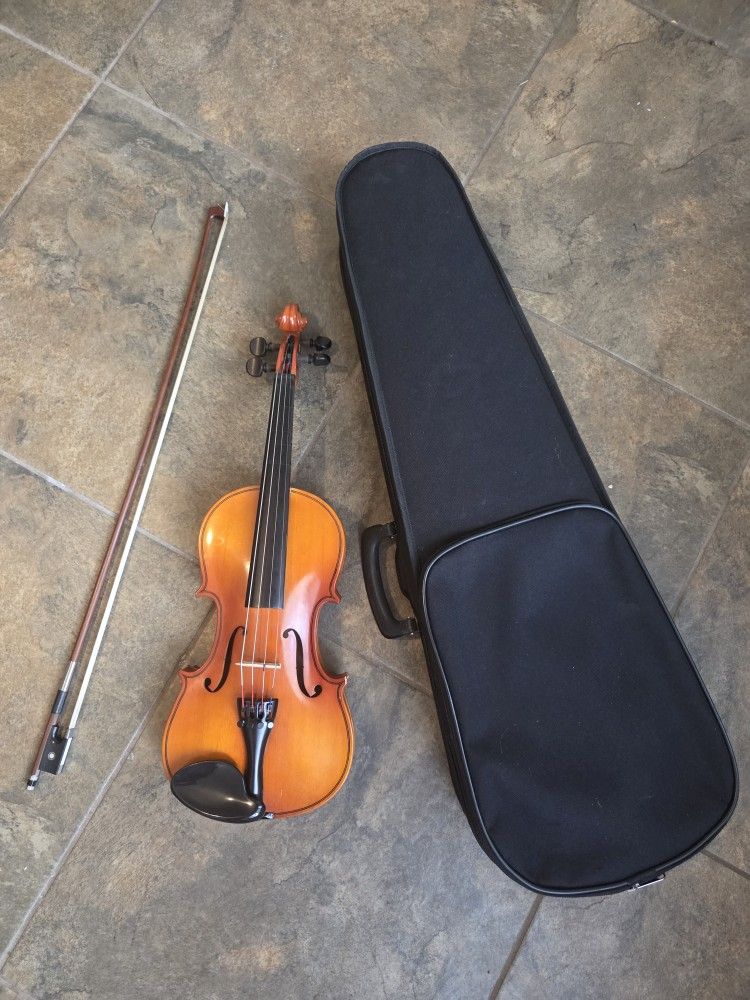 Used K. Becker 3/4 Violin with Bow and Carrying Case - Great for Students!