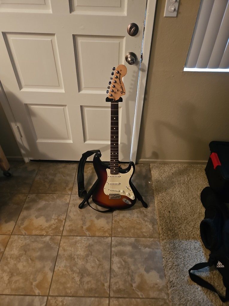 Fender American Series Stratocaster Plus Pedals and Amp