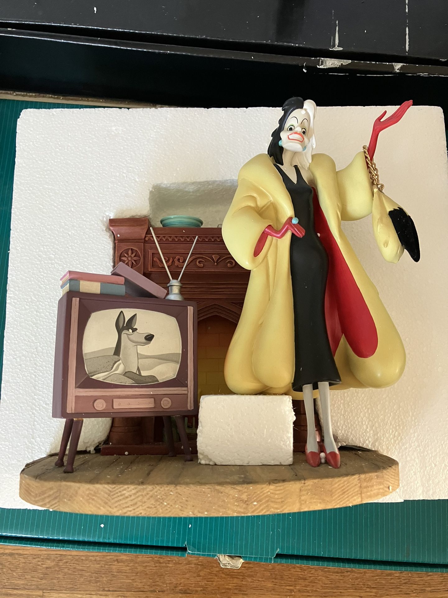 Disney 101 Dalmatians Cruella Where Are Those Puppies Figurine