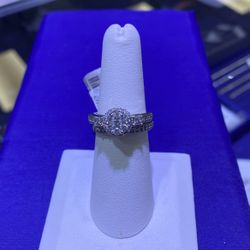 10KT White Gold Diamond Ring 