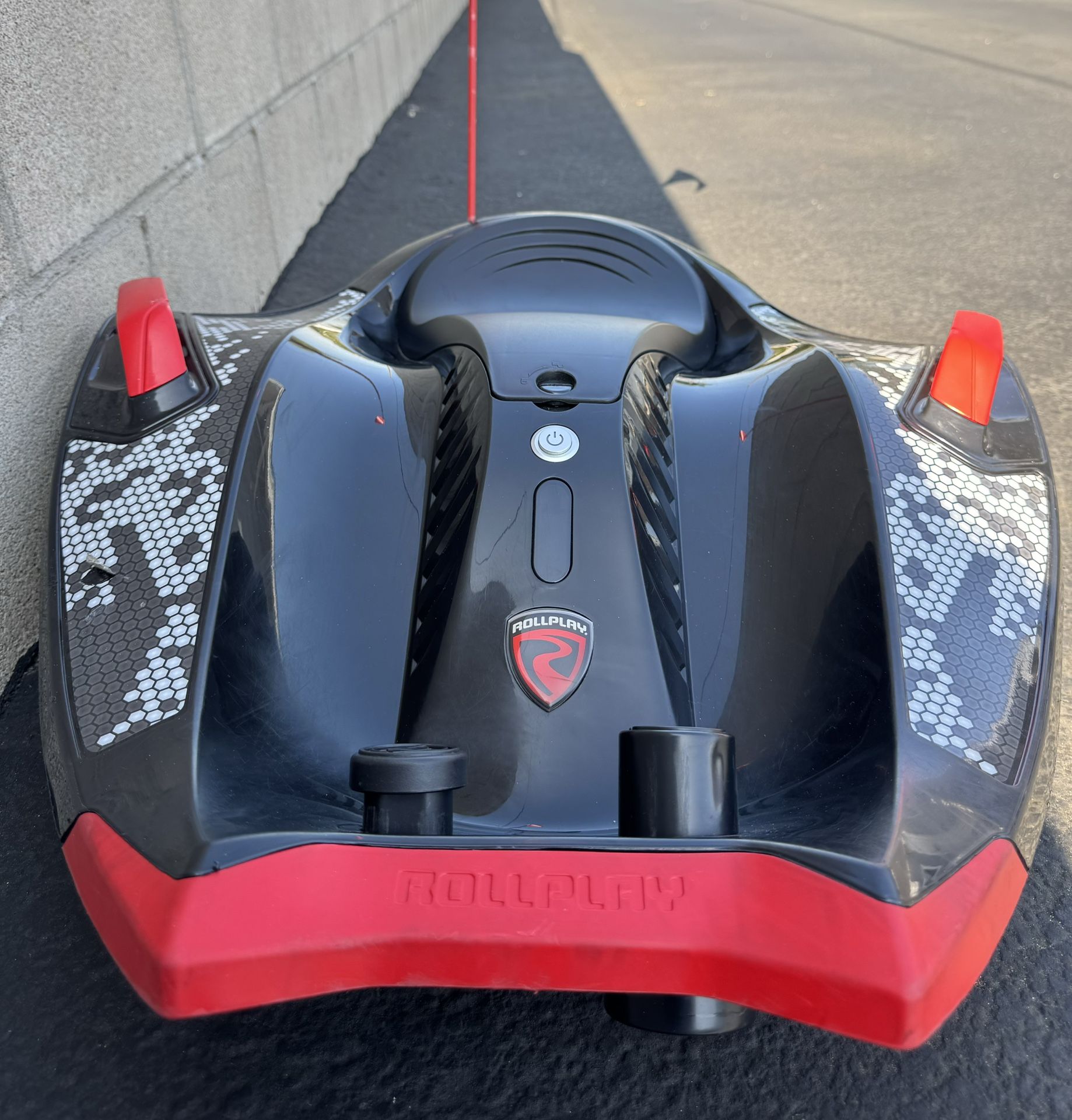 Un Carro Electrónico De Niño 