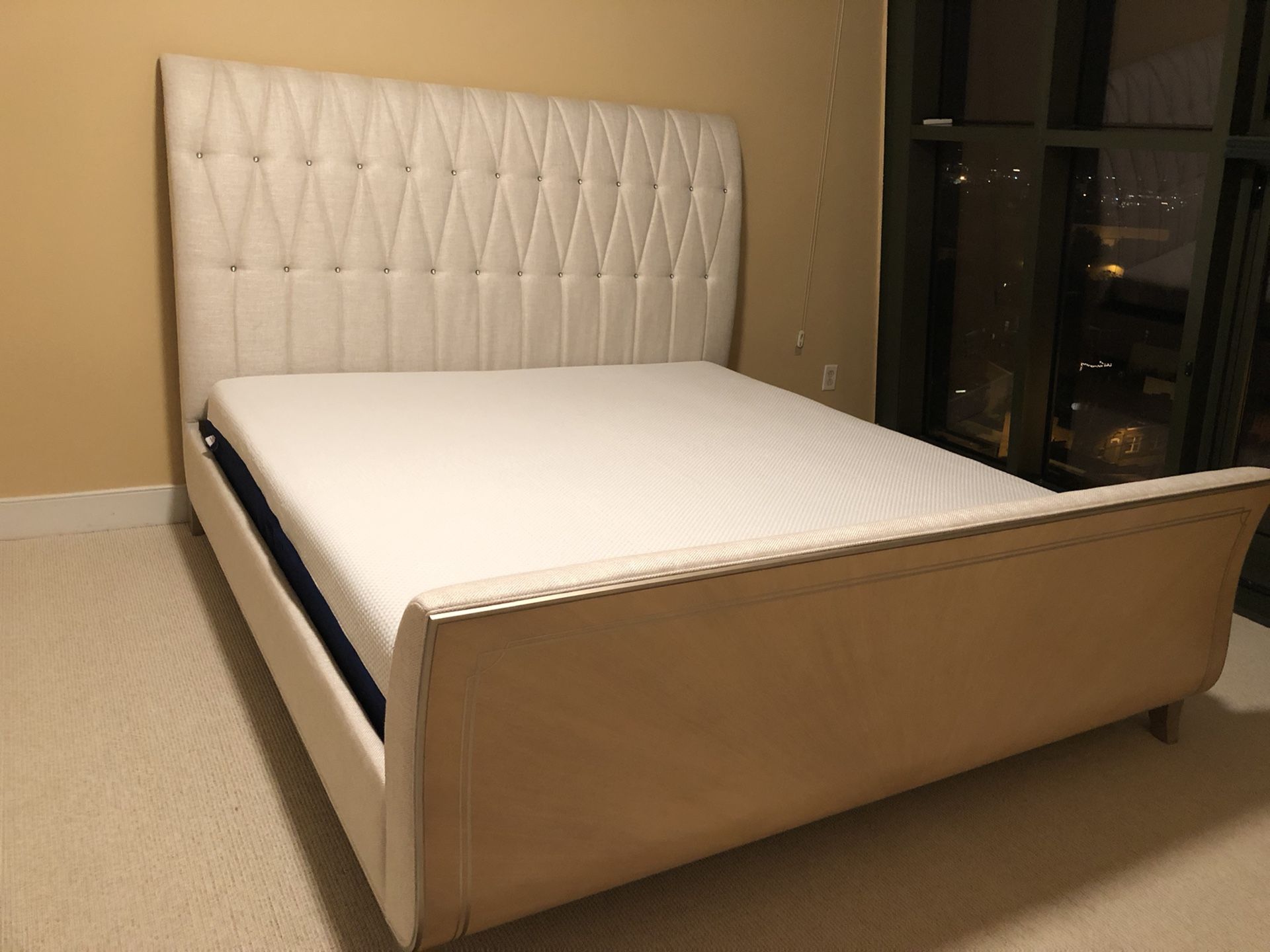 Diamond Jubilee Upholstered Sleigh King-Size Bed