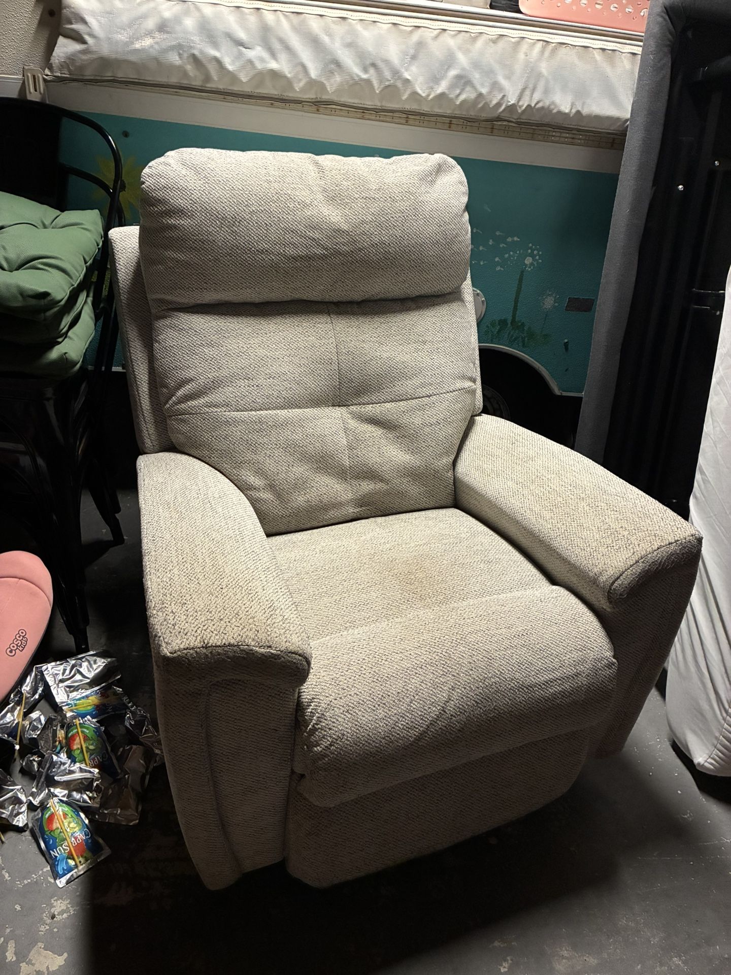 Fully electric recliner