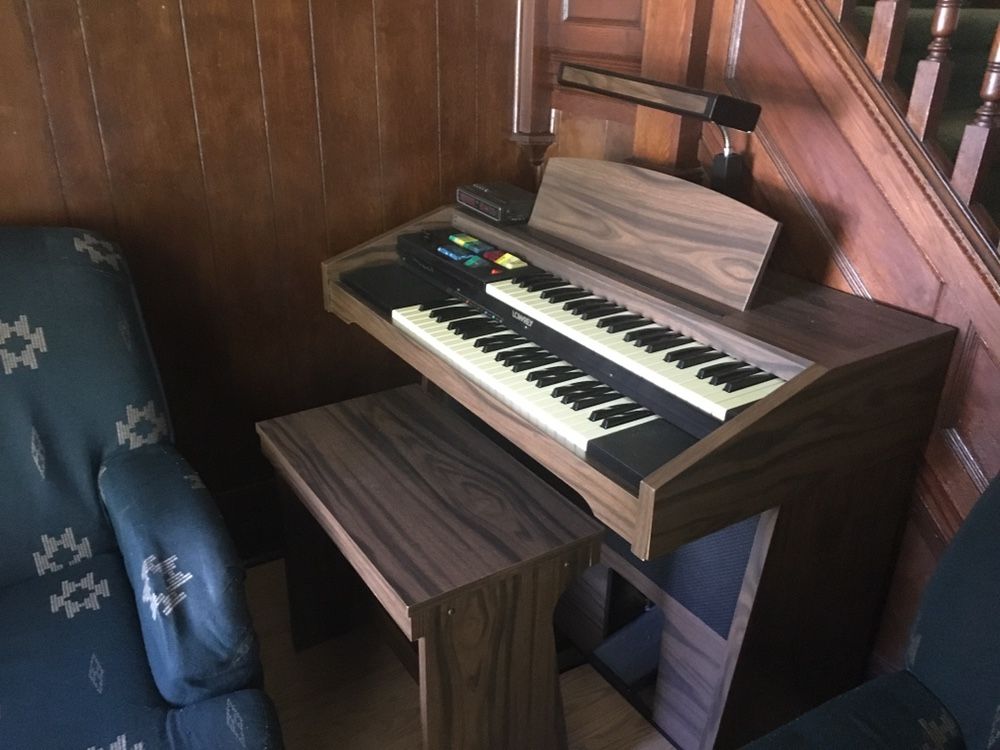 Lowery Organ  and Bench Great Condition 
