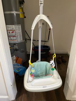 Baby door swing