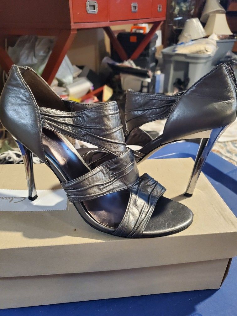 Size 8   Guess Stilletto Heels