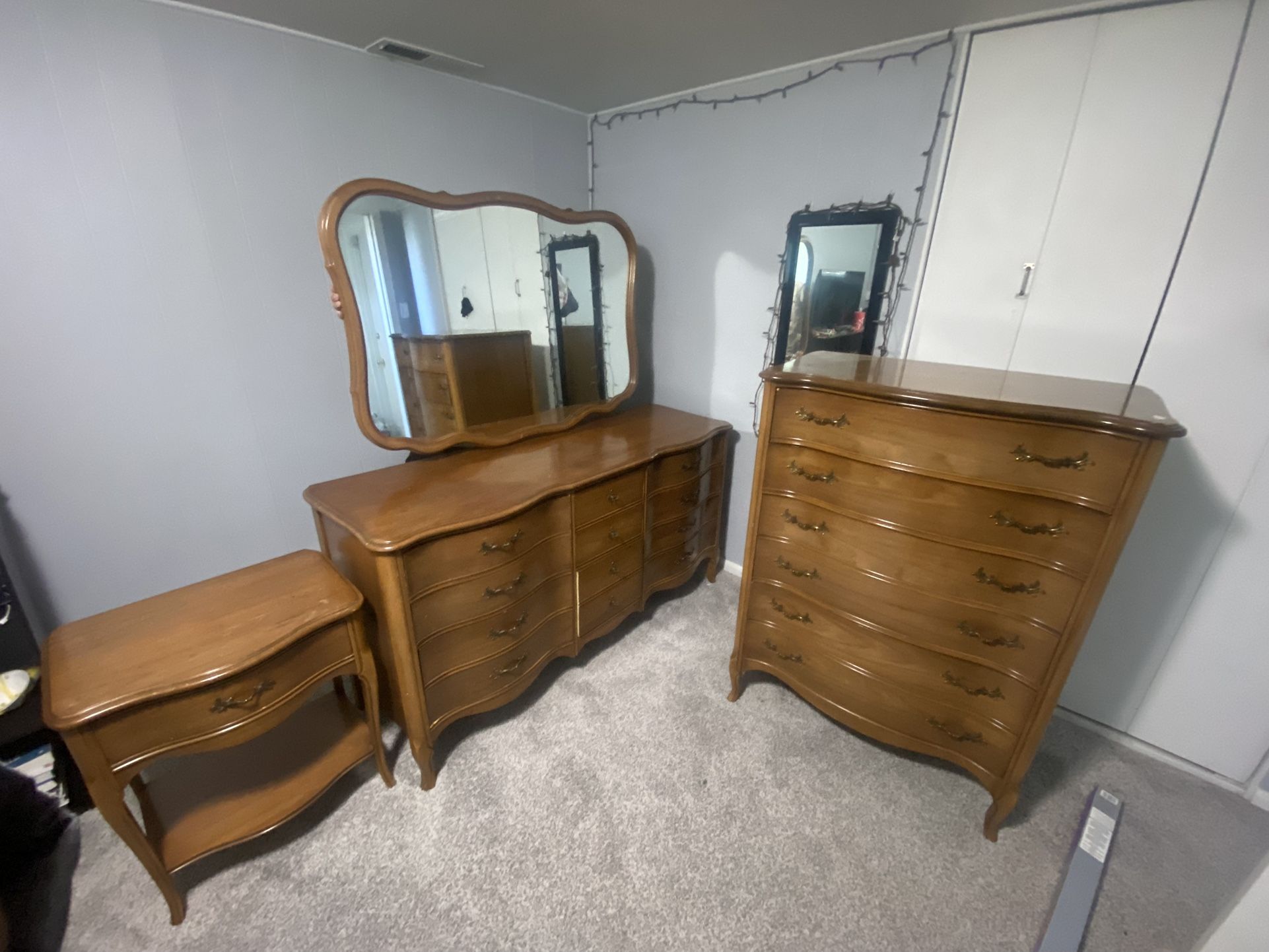 Vintage Solid Wood Bedroom Set