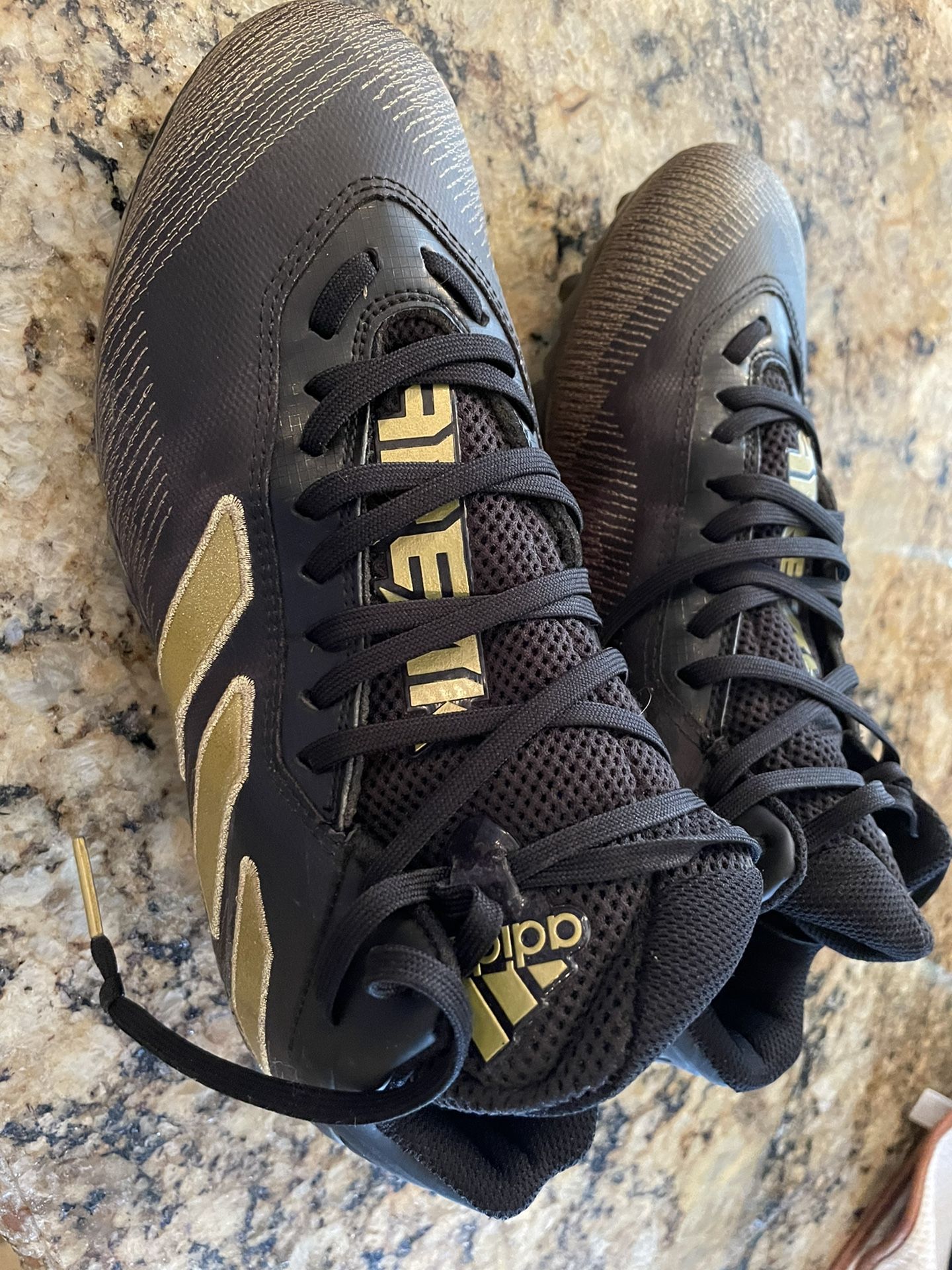 7.5 Adidas Football Cletes