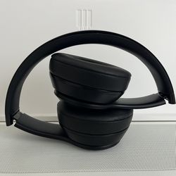 Beats Solo 3 Wireless Headphones W/ Case