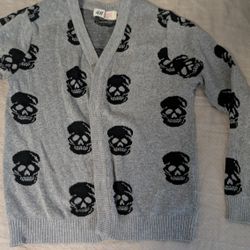 H&M Boys Gray Black Skull Cardigan Sweater Button-Up Long Sleeve V-Neck US 6-8Y