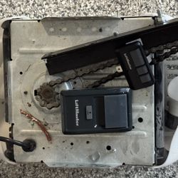 Chamberlain garage door opener with MyQ