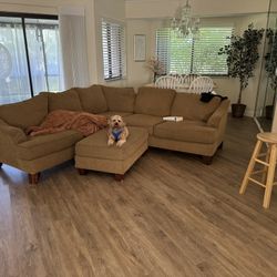 Amazing Quality Great Condition - Large L Couch -puppy not Included :) 