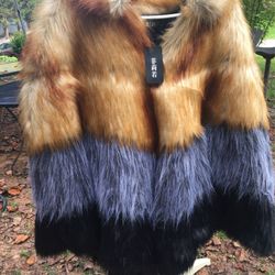 Ladies Poncho  Fur Size 3X. NEW  See description