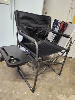 Foldable chair with table