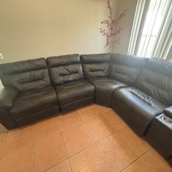 Large U Shaped With 2 Recliner Sectional.