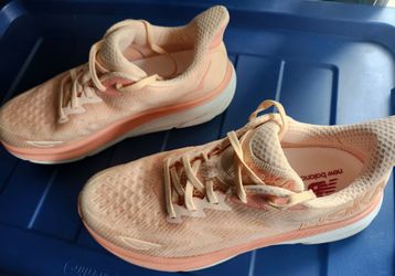 Hoka Clifton 9 woman running shoes , size 10