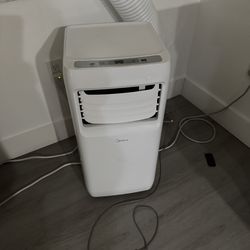 Portable AC almost new