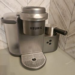 Keurig K-Café® Special Edition Single Serve Coffee Latte & Cappuccino Maker with milk frother!