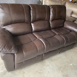 Like New Leather Electric Dual Reclining Could 