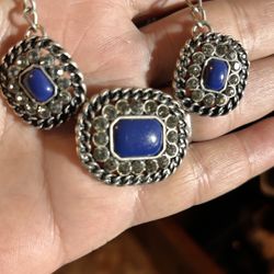 Pretty Blue Stones Necklace On Silver Chain 