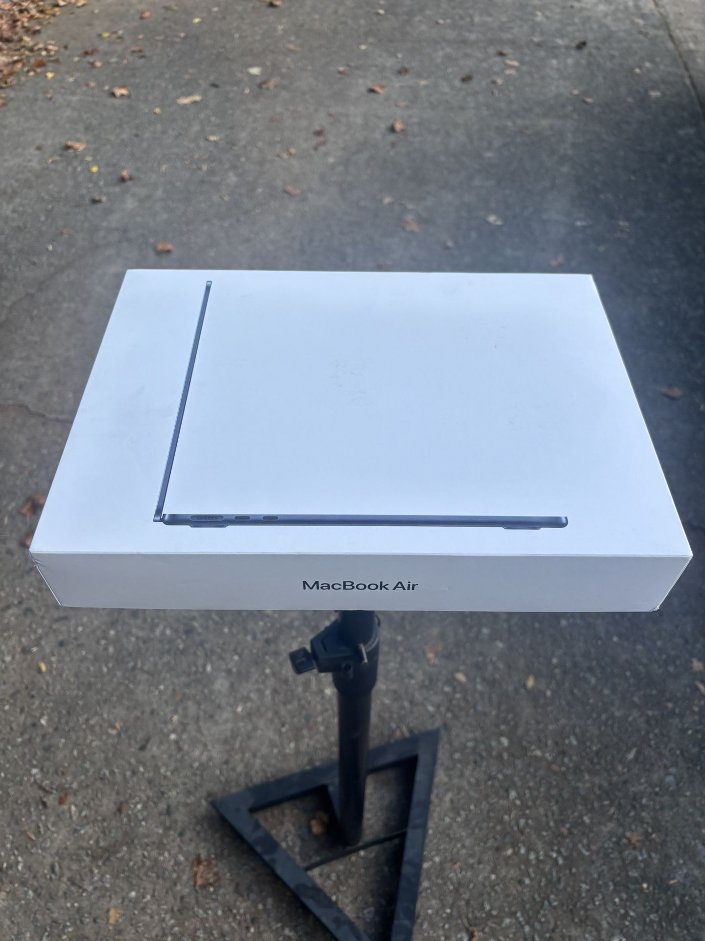 2025 Apple MacBook Air 13 inch 16GB M4 Pro 256GB Midnight AppleCare August 2026 Brand New Sealed
