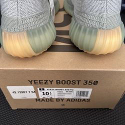 YEEZY BOOST 350 V2