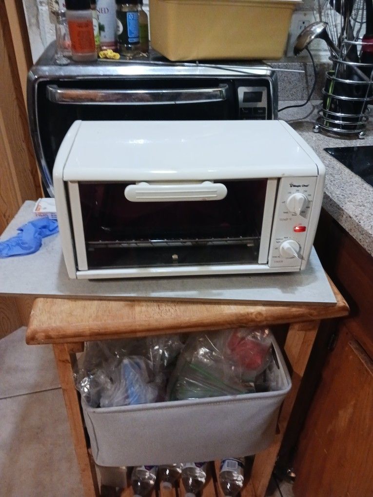 Magic Chef Toaster Oven for Sale in Phoenix, AZ OfferUp