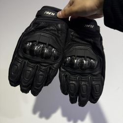 Gloves 