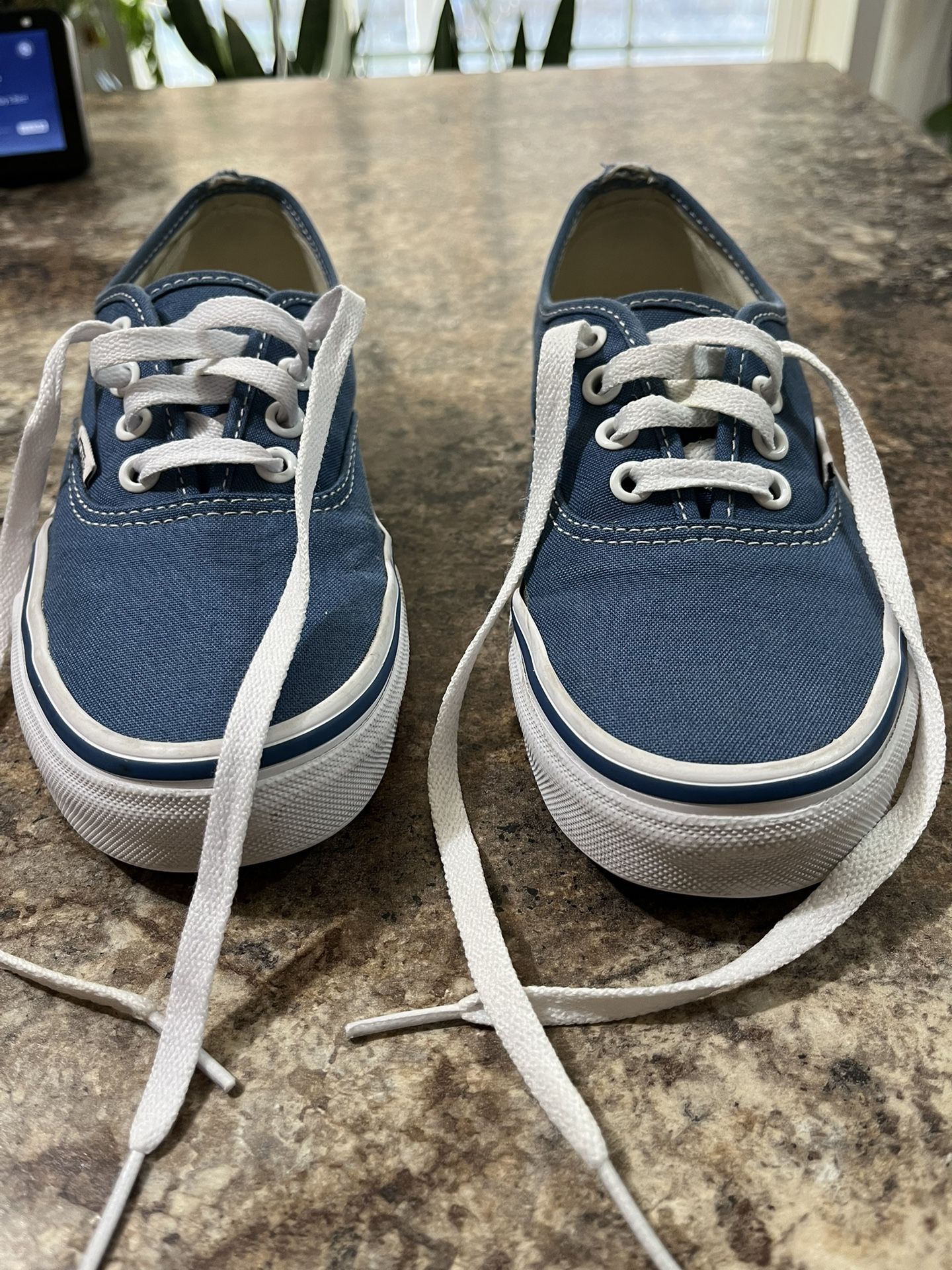 Vans Authentic low-top canvas skate shoes in a navy blue sneakers tennis shoe Size Men 4 Women 5.5