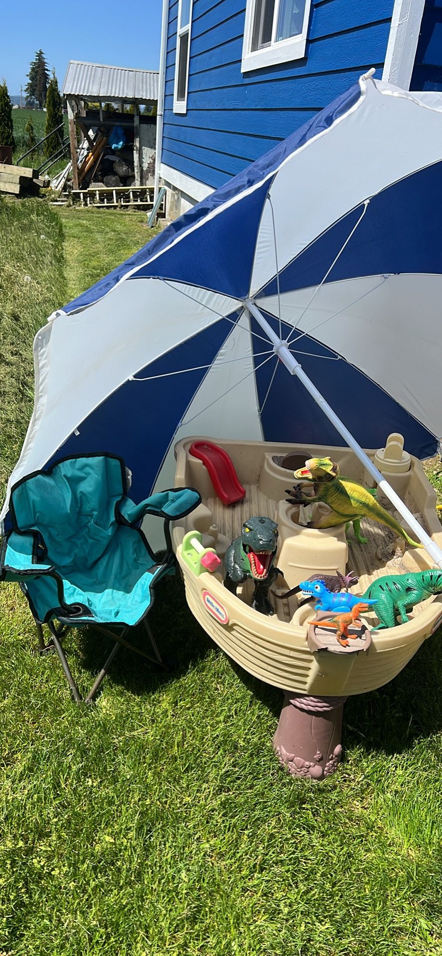 Water/sand Boat With Umbrella A Chair And Dinosaurs 
