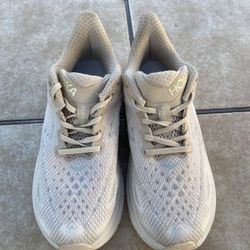 Hokas Clifton 9