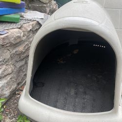 Igloo Doghouse
