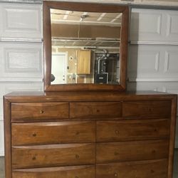 Dresser With Mirror