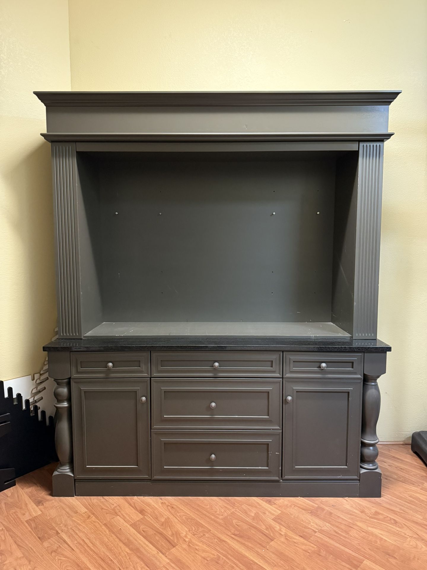 Entertainment Center/Media Deck/TV Unit