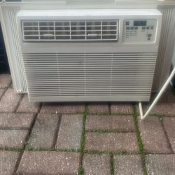 Window Ac Unit With Remote.