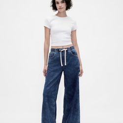 2 Pairs New GAP jeans Size M