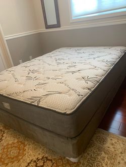 Queen Mattress and Box Spring – Excellent Condition