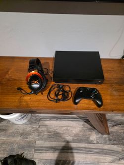 Xbox One X 1TB + Controller + 4 Games – Tested & Factory Reset