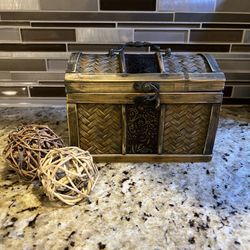 Small Chest and Wood Orbs